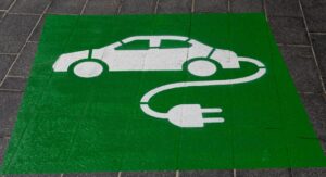 Laadstation voor elektrische auto's op een parkeerplaats